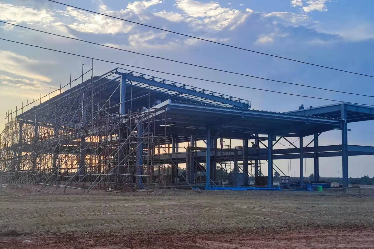 emerald-ecommerce-center-steel-scaffolding