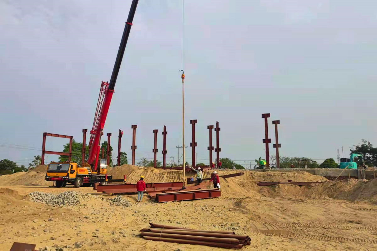 emerald-ecommerce-center-steel-erection-site