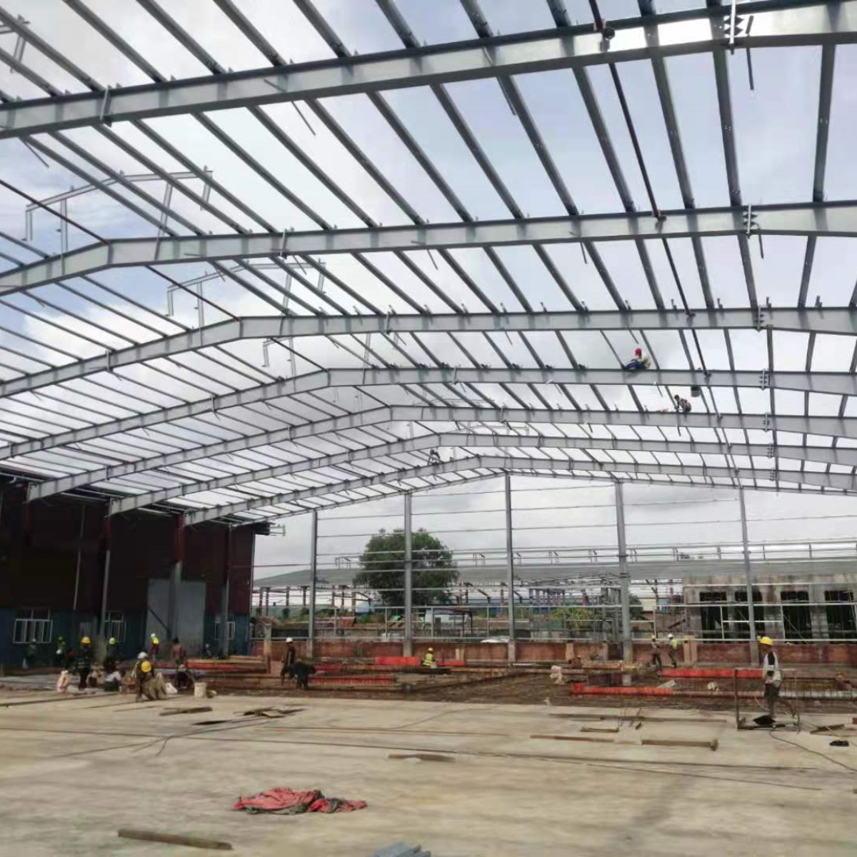 Steel-Frame-Erection-Warehouse-Construction