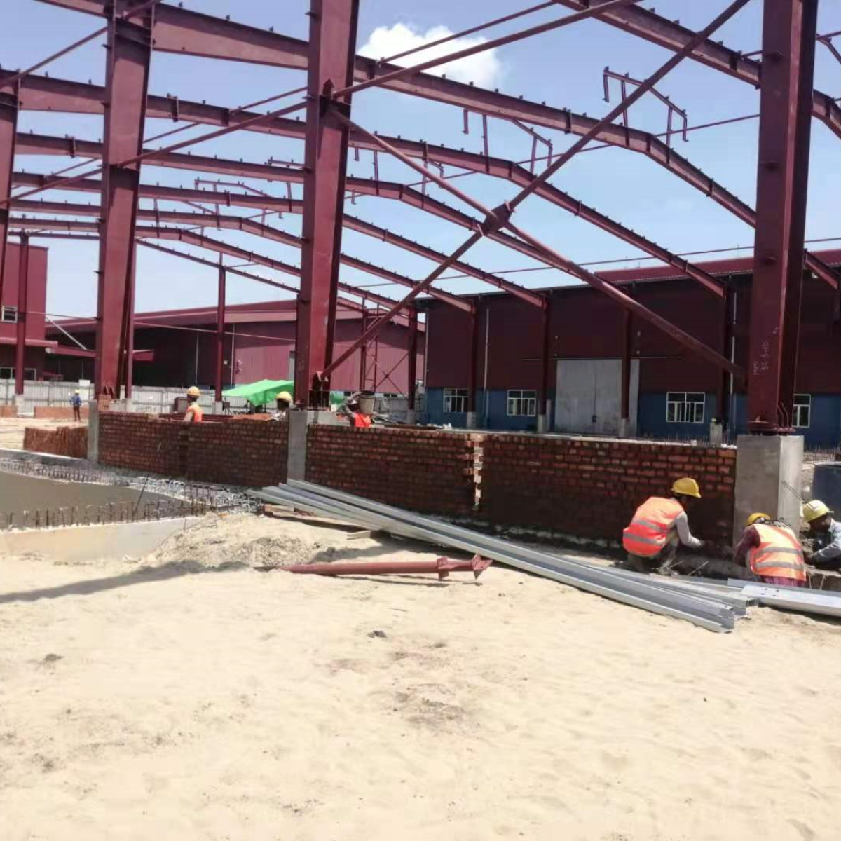 Steel-Frame-Warehouse-Brick-Wall-Construction