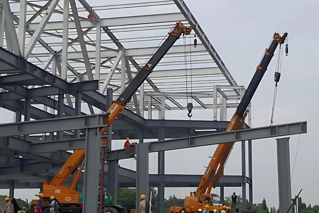 mandalay-convention-center-steel-structure-installation-myanmar-yi-jin
